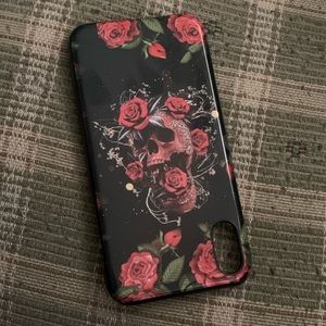 Skull and roses iphone XR phone case